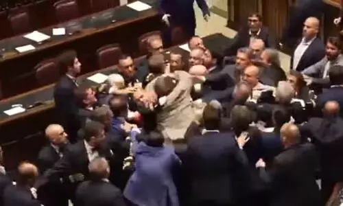 ജി7 ഉച്ചകോടി നടക്കാനിരിക്കെ ഇറ്റലി പാർലമെന്റിൽ കൂട്ടത്തല്ല് -വിഡിയോ