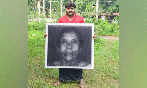 Rajish weaves his mothers image