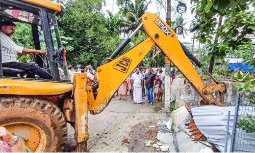ഒക്കല്‍ കുണ്ടൂര്‍തോട് കൈയേറ്റം ഒഴിപ്പിക്കല്‍ പൂര്‍ത്തിയാകുന്നു