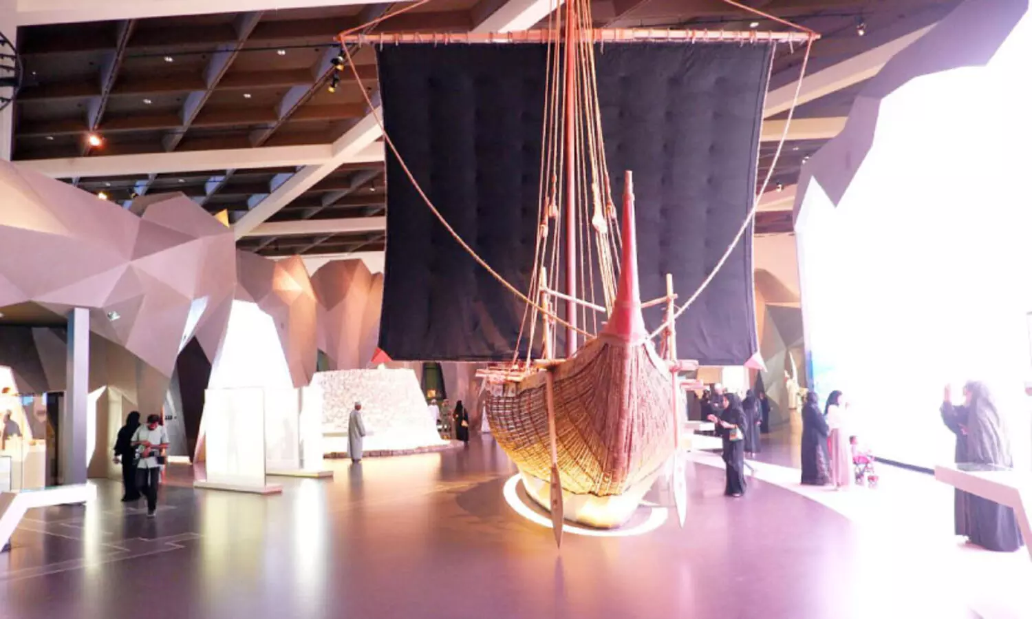 മ​നോ​ഹ​രം ഒ​മാ​ൻ എ​ക്രോ​സ്​ ഏ​ജ​സ്​ മ്യൂ​സി​യം