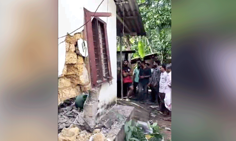 ഗ്യാസ് സിലിണ്ടർ പൊട്ടിത്തെറിച്ച് വീട് തകർന്നു; വൃദ്ധദമ്പതികൾ ഗുരുതരാവസ്ഥയിൽ ഗ്യാസ് സിലിണ്ടർ പൊട്ടിത്തെറിച്ച് വീട് തകർന്നു; വൃദ്ധദമ്പതികൾ ഗുരുതരാവസ്ഥയിൽ