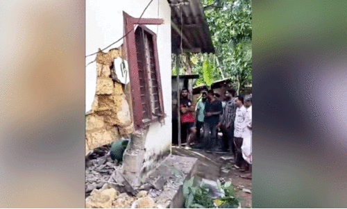 ഗ്യാസ് സിലിണ്ടർ പൊട്ടിത്തെറിച്ച് വീട് തകർന്നു; വൃദ്ധദമ്പതികൾ ഗുരുതരാവസ്ഥയിൽ