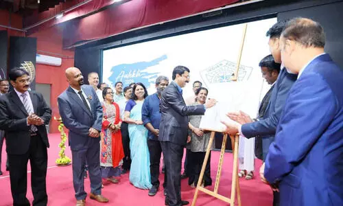 ഇ​ന്ത്യ​ൻ സ്കൂ​ൾ    ആ​ർ​ട്ട് കാ​ർ​ണി​വ​ൽ    ആ​ലേ​ഖി​ന്    നി​റ​പ്പ​കി​ട്ടാ​ർ​ന്ന    തു​ട​ക്കം