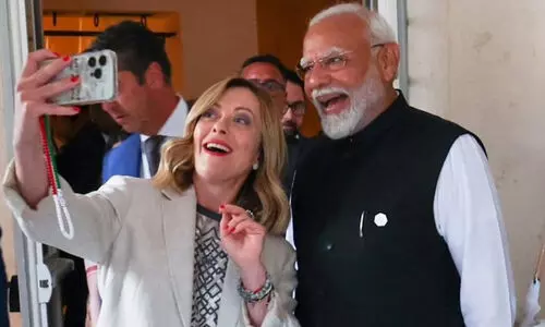 ഹലോ ഫ്രം ടീം മെലോഡി! മോദിക്കൊപ്പം സെൽഫിയെടുത്ത് ഇറ്റാലിയൻ പ്രധാനമന്ത്രി; വിഡിയോ  വൈറൽ