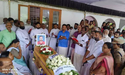 സാജൻ ജോർജിന് കണ്ണീരോടെ നാട് വിടചൊല്ലി സാജൻ ജോർജിന് കണ്ണീരോടെ നാട് വിടചൊല്ലി