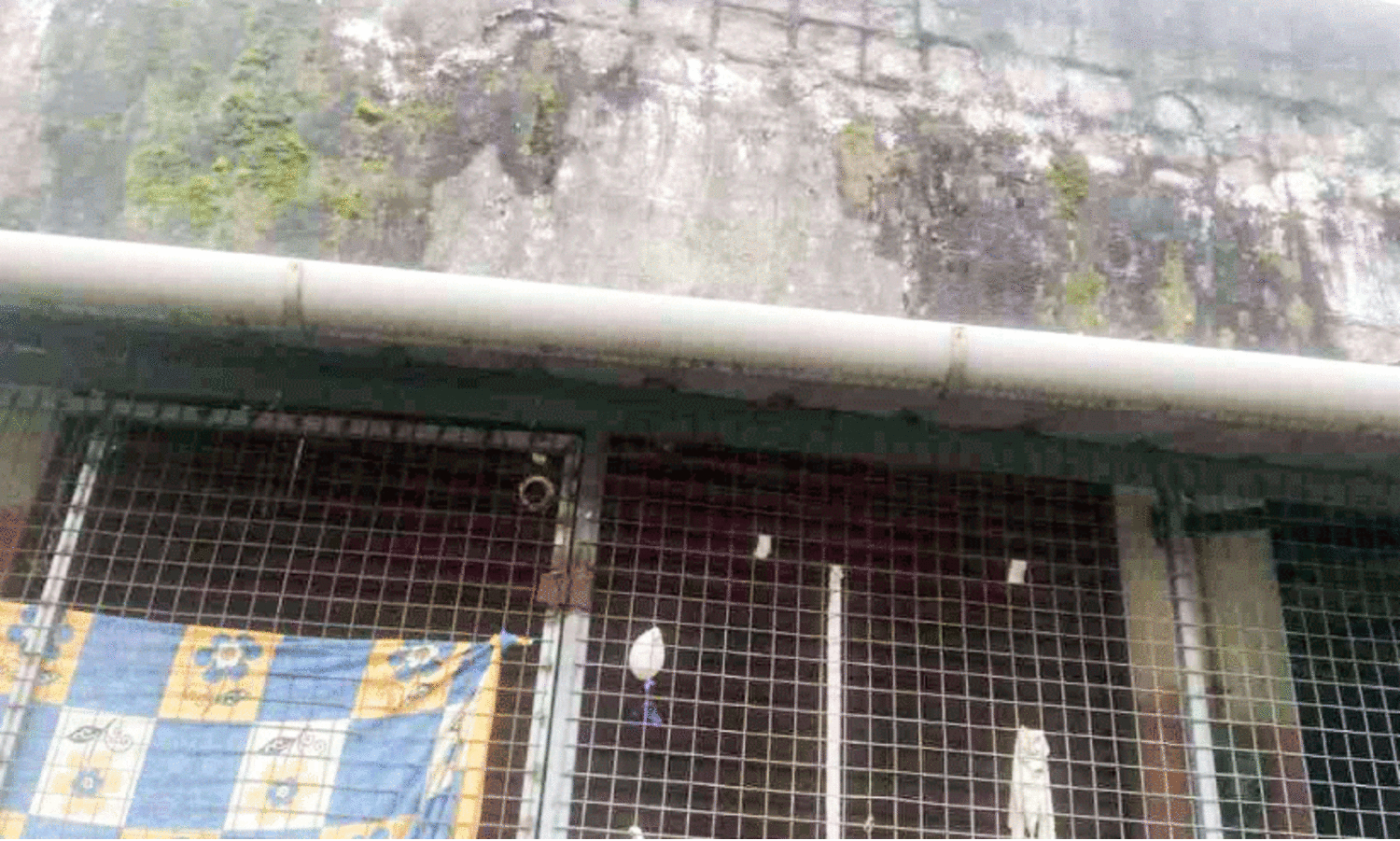 Temporary old building