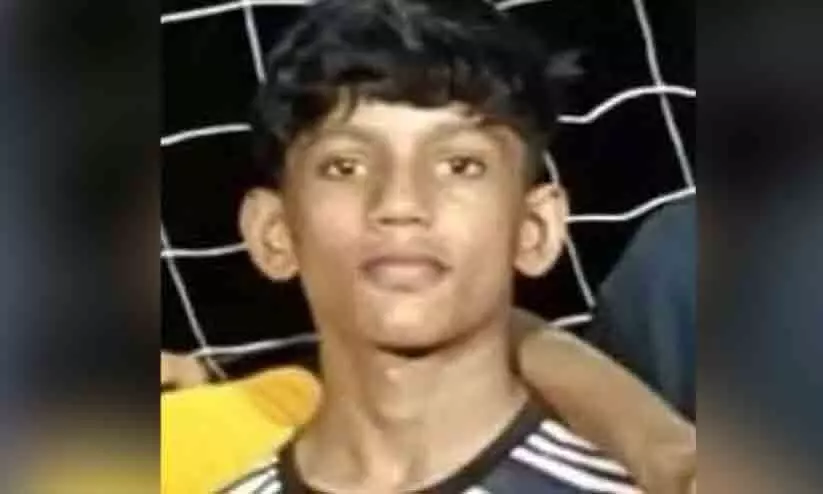 ചാവക്കാട് ബൈക്കും ഓട്ടോയും കൂട്ടിയിടിച്ച് 14കാരൻ മരിച്ചു ചാവക്കാട് ബൈക്കും ഓട്ടോയും കൂട്ടിയിടിച്ച് 14കാരൻ മരിച്ചു