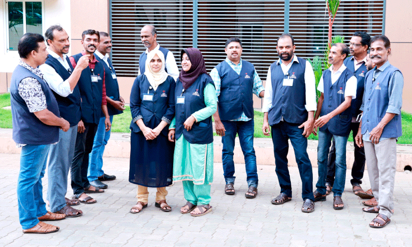 ഖൽബിലെന്നും പെരുന്നാൾ തീർക്കുന്നവർ ഖൽബിലെന്നും പെരുന്നാൾ തീർക്കുന്നവർ