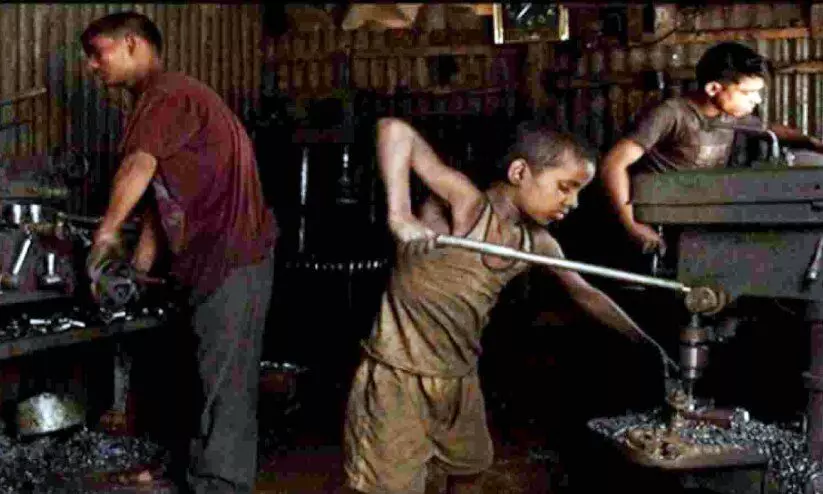 മധ്യപ്രദേശിലെ മദ്യനിർമാണശാലയിൽ ബാലവേല; 58 കുട്ടികളെ മോചിപ്പിച്ചു മധ്യപ്രദേശിലെ മദ്യനിർമാണശാലയിൽ ബാലവേല; 58 കുട്ടികളെ മോചിപ്പിച്ചു