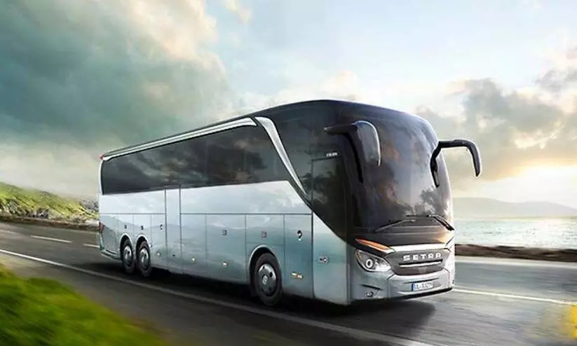 മ​ന്ത്രി മാറി; ടൂറിസ്റ്റ്​ ബസുകൾക്ക്​ വീണ്ടും നിറംമാറും