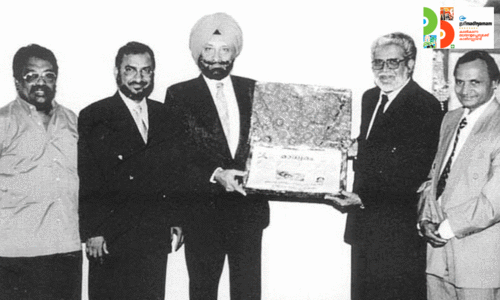 The first copy of Gulf Madhyamya was written by Chief Editor V.K. Received from Hamza Abbas then Indian Ambassador S.S. Gill releases