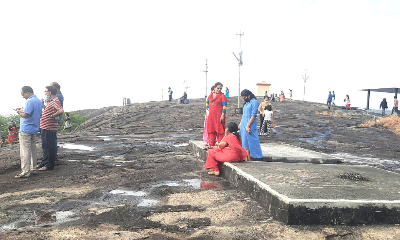 ശാസ്താംപാറക്കുണ്ട് കുന്നോളം സ്വപ്നങ്ങള് ശാസ്താംപാറക്കുണ്ട് കുന്നോളം സ്വപ്നങ്ങള്