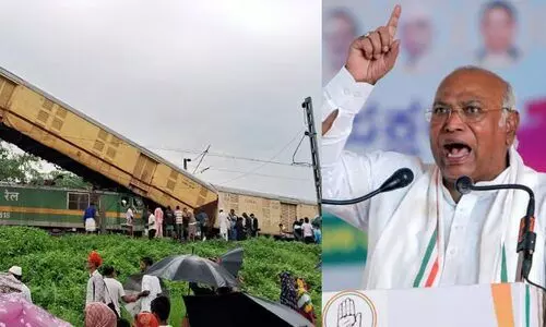 10 വർഷമായി റെയിൽ മന്ത്രാലയത്തിൽ കെടുകാര്യസ്ഥത; അപകടത്തിന്‍റെ ഉത്തരവാദി സർക്കാർ -ഖാർഗെ