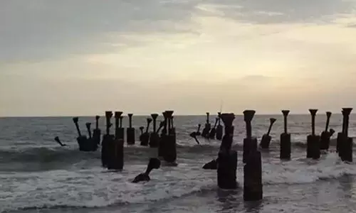 ചെറായി ബീച്ചിൽ രണ്ടുപേരെ തിരയിൽപ്പെട്ടു കാണാതായി