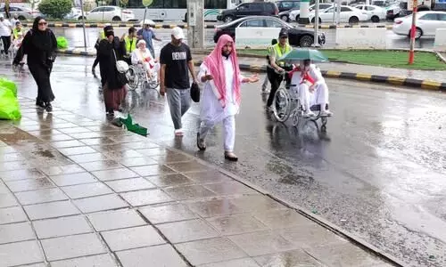 കത്തിയാളുന്ന ചൂടിൽ കുളിരായി മക്കയിൽ മഴ