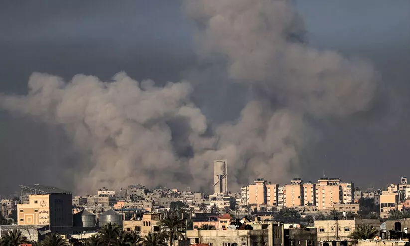 ഗസ്സയിൽ അഭയാർഥി ക്യാമ്പുകൾക്ക് നേരെ വീണ്ടും ഇസ്രായേൽ ആക്രമണം; 18 പേർ കൊല്ലപ്പെട്ടു ഗസ്സയിൽ അഭയാർഥി ക്യാമ്പുകൾക്ക് നേരെ വീണ്ടും ഇസ്രായേൽ ആക്രമണം; 18 പേർ കൊല്ലപ്പെട്ടു