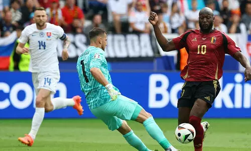 ലുക്കാക്കുവിന്റെ ഗോൾ രണ്ട് തവണ നിഷേധിക്കപ്പെട്ടു; ബെൽജിയത്തെ അട്ടിമറിച്ച് സ്ലൊ​വാക്യ