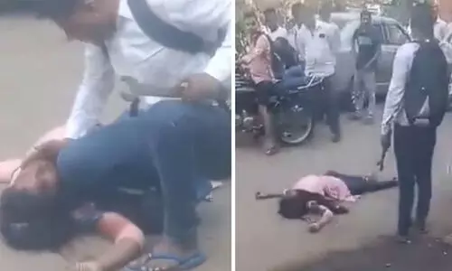 യുവതിയെ കാമുകൻ സ്‌പാനർ ഉപയോഗിച്ച് ക്രൂരമായി കുത്തി കൊലപ്പെടുത്തി; ജനം കാഴ്ചക്കാരായി നിന്ന വീഡിയോ വൈറൽ