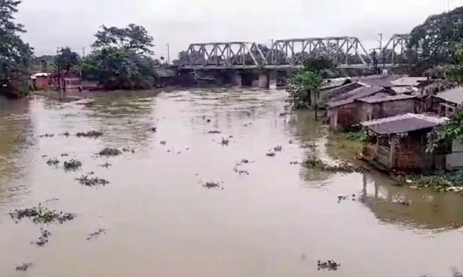 അസം പ്രളയം: 52 മരണം; 24ലക്ഷം ജനങ്ങൾ പ്രളയദുരിതത്തിൽ