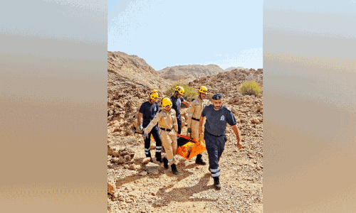 Civil Defense and Ambulance for those trapped in Bandar Al Khairan When saved by Ns authority