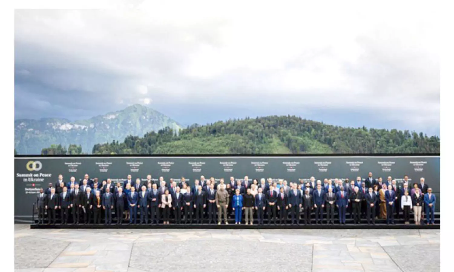 സ്വി​റ്റ്​​സ​ർ​ലാ​ൻ​ഡി​ൽ സം​ഘ​ടി​പ്പി​ച്ച സ​മാ​ധാ​ന ഉ​ച്ച​കോ​ടി​യി​ൽ ബ​ഹ്​​റൈ​ൻ പ​ങ്കാ​ളി​യാ​യി