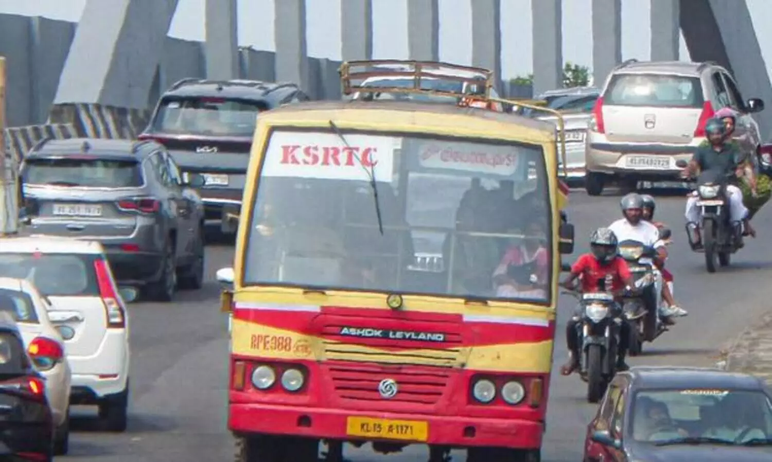 കെ.എസ്.ആർ.ടി.സി ജീവനക്കാർക്ക് ഒറ്റത്തവണയായി ശമ്പളം നൽകാൻ സർക്കാർ സഹായം