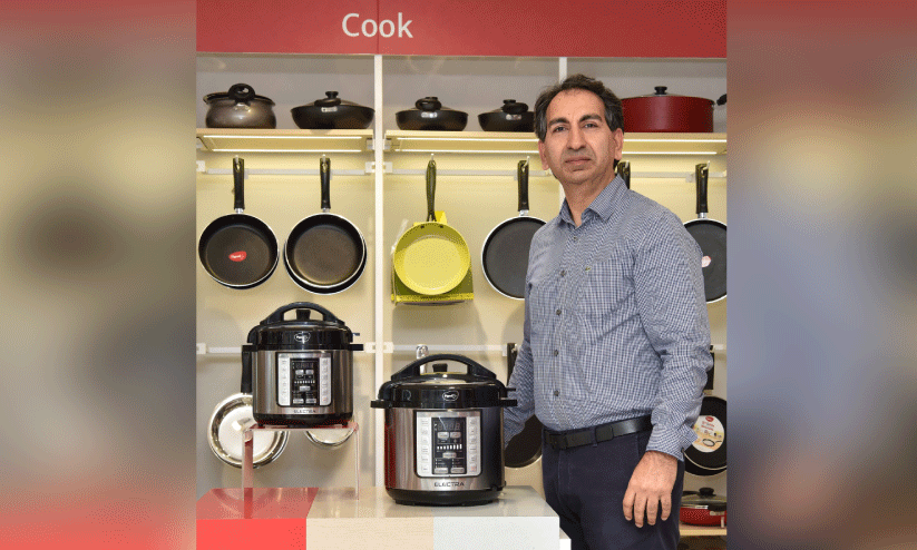 ഇ​ല​ക്ട്രി​ക് പ്ര​ഷ​ർ കു​ക്ക​റു​മാ​യി പീ​ജി​യ​ൻ