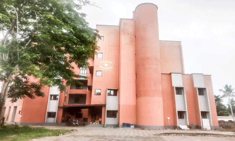 ആലപ്പുഴ നഗരസഭ ശതാബ്​ദി മന്ദിരം അടഞ്ഞുതന്നെ; കാത്തിരിപ്പ്​ നീളും