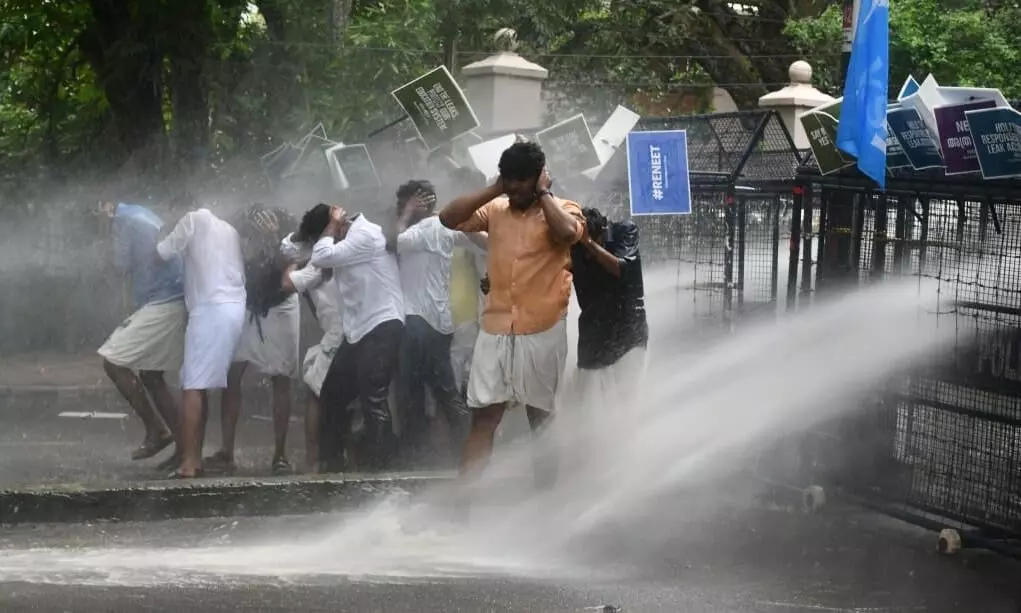 പരീക്ഷാ ക്രമക്കേടുകൾ: രാജ്ഭവനിലേക്കുള്ള കെ.എസ്.യു മാർച്ചിൽ സംഘർഷം