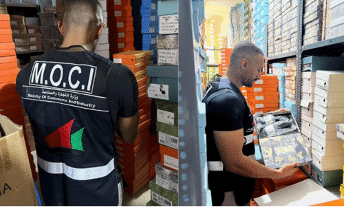 ബ്രാ​ൻ​ഡ​ഡ് ഉ​ൽ​പ​ന്ന​ങ്ങ​ളു​ടെ പേ​രി​ൽ വ്യാ​ജ​ൻ; വ​ൻ ശേ​ഖ​രം ക​ണ്ടെ​ത്തി