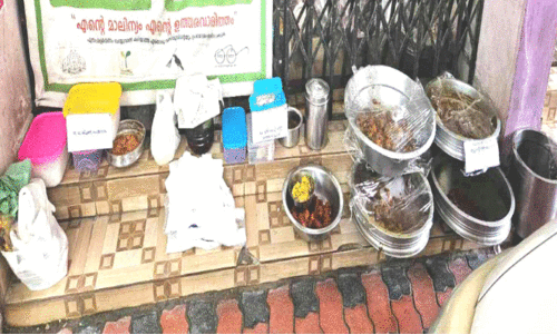 പ​റ​വൂ​രി​ലെ ഹോ​ട്ട​ലു​ക​ളി​ൽ​നി​ന്ന് പ​ഴ​കി​യ ഭ​ക്ഷ​ണം പി​ടി​ച്ചെ​ടു​ത്തു