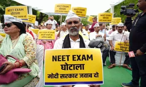 ‘നെറ്റ് മാത്രമല്ല, നീറ്റും റദ്ദാക്കണം’; സർക്കാറിനെ പ്രതിരോധത്തിലാക്കി പ്രതിപക്ഷം ‘നെറ്റ് മാത്രമല്ല, നീറ്റും റദ്ദാക്കണം’; സർക്കാറിനെ പ്രതിരോധത്തിലാക്കി പ്രതിപക്ഷം