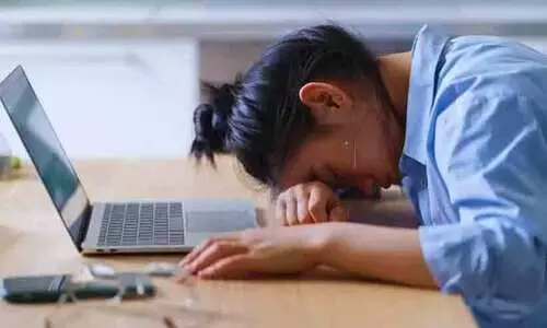 ഏറെ നേരം ഇരുന്നുള്ള ജോലിയാണോ? ആരോഗ്യ​ത്തോടെയിരിക്കാൻ ഇതാ ഏഴ് നിർദേശങ്ങൾ...