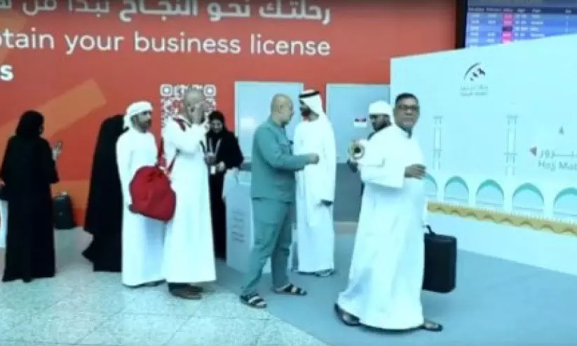 ഇ​മാ​റാ​ത്തി ഹാ​ജി​മാ​ർ തി​രി​ച്ചെ​ത്തി​ത്തു​ട​ങ്ങി