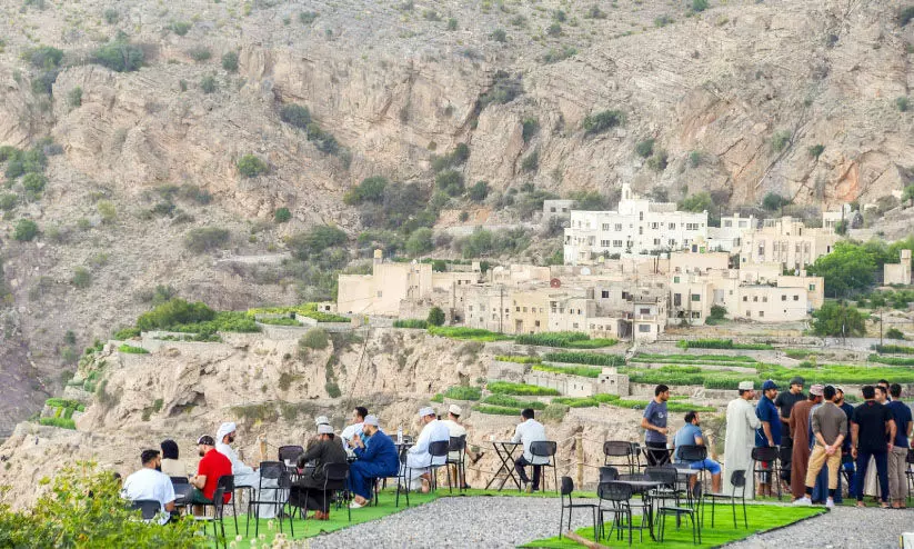 പെ​രു​ന്നാ​ൾ അ​വ​ധി: ജ​ബ​ൽ അ​ഖ്ദ​റി​ൽ വി​നോ​ദ സ​ഞ്ചാ​രി​ക​ളു​ടെ തി​ര​ക്ക്