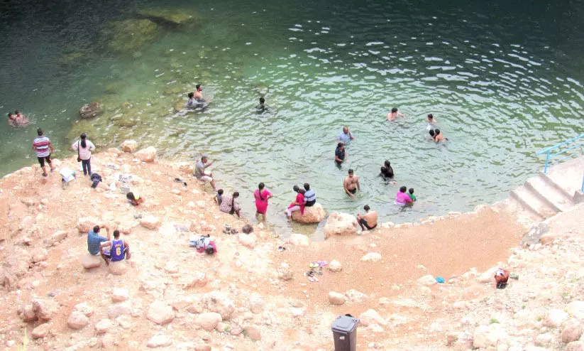 ചൂടിന് ശമനമില്ല; അമ്പതിനോടടുത്ത് താപനില ചൂടിന് ശമനമില്ല; അമ്പതിനോടടുത്ത് താപനില