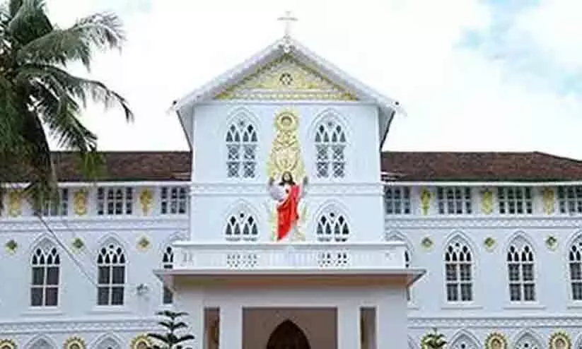 കുർബാന തർക്കം: സഭ നേതൃത്വത്തെ രൂക്ഷമായി ആക്രമിച്ച് വൈദികർ കുർബാന തർക്കം: സഭ നേതൃത്വത്തെ രൂക്ഷമായി ആക്രമിച്ച് വൈദികർ