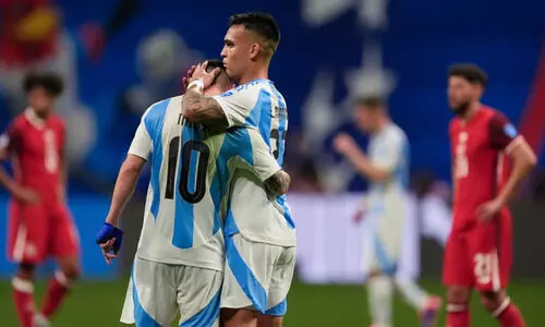 അവസരങ്ങൾ തുലച്ചതിന് ത്രൂപാസുകളിലൂടെ പ്രായശ്ചിത്തവുമായി മെസ്സി; അർജന്റീനക്ക് ജയത്തുടക്കം അവസരങ്ങൾ തുലച്ചതിന് ത്രൂപാസുകളിലൂടെ പ്രായശ്ചിത്തവുമായി മെസ്സി; അർജന്റീനക്ക് ജയത്തുടക്കം