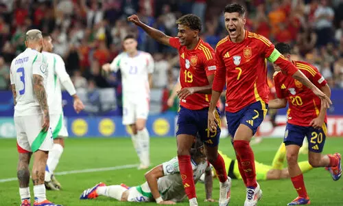 സെൽഫ് ഗോളിൽ അസൂറികളെ വീഴ്ത്തി സ്പെയിൻ പ്രീ ക്വാർട്ടറിൽ