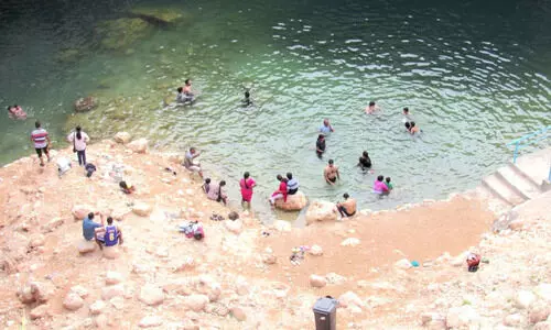 ചൂ​ടി​ന്​ ശ​മ​ന​മി​ല്ല; അ​മ്പ​തി​നോ​ട​ടു​ത്ത്​ താ​പ​നി​ല