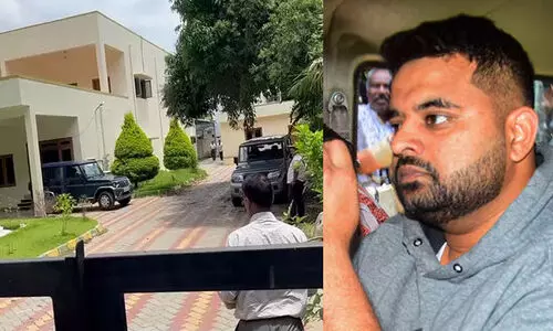 മുൻ ജില്ല പഞ്ചായത്ത് അംഗത്തിന്റെ പീഡന പരാതിയിൽ പ്രജ്വലുമായി തെളിവെടുത്തു