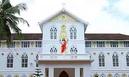 കുർബാന തർക്കം: സഭ നേതൃത്വത്തെ രൂക്ഷമായി ആക്രമിച്ച് വൈദികർ