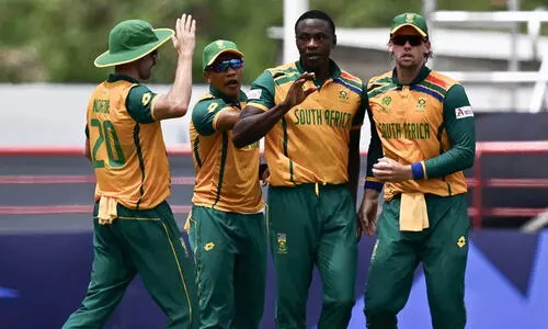 ഇംഗ്ലണ്ടിനെ വീഴ്ത്തി ദക്ഷിണാഫ്രിക്ക സെമിക്കരികെ