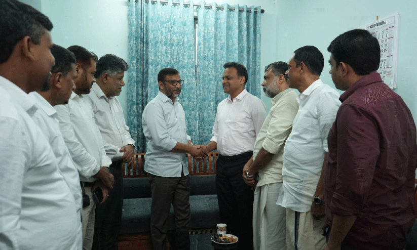 അഡ്വ. ഹാരിസ് ബീരാൻ ജമാഅത്ത് അമീറിനെ സന്ദർശിച്ചു അഡ്വ. ഹാരിസ് ബീരാൻ ജമാഅത്ത് അമീറിനെ സന്ദർശിച്ചു