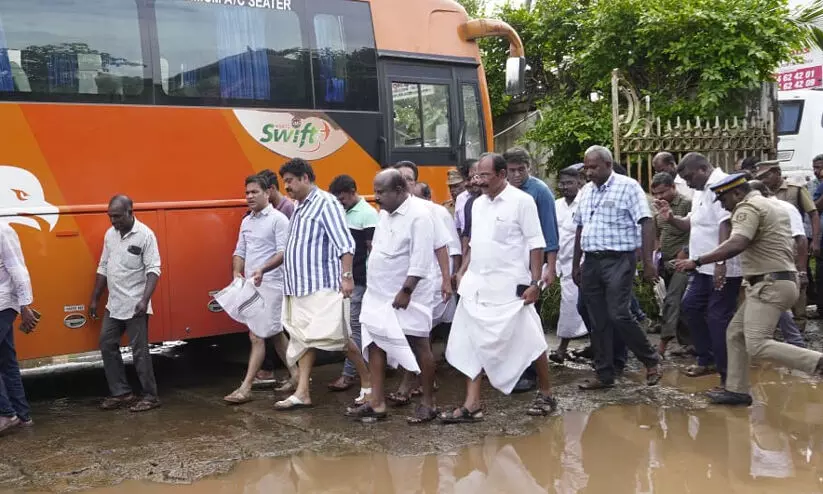 എറണാകുളം ബസ് സ്റ്റാൻഡിലെ വെള്ളക്കെട്ട് പരിഹരിക്കുന്നതിന് അടിയന്തര നടപടി -മന്ത്രി ഗണേഷ് കുമാര്‍