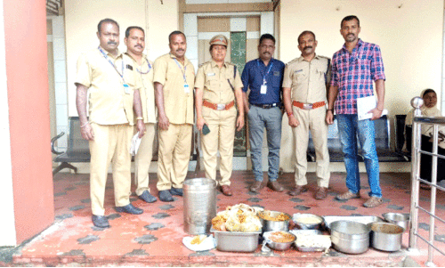 കോട്ടയത്ത്​ ഹോട്ടലുകളിലും ബേക്കറികളിലും പരിശോധന; കാശ്​ തരുന്നതല്ലേ, നല്ല ഭക്ഷണം കൊടുത്തൂടേ!...