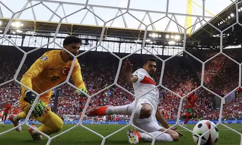 തുർക്കിയക്കെതിരെ പോർചുഗൽ രണ്ടു ഗോളിനു മുന്നിൽ