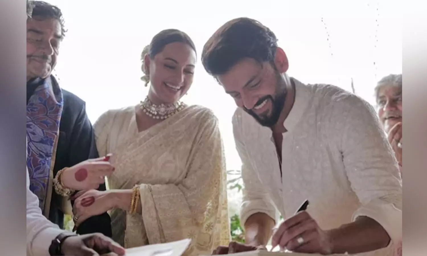 സൊനാക്ഷി സിൻഹയും സഹീർ ഇഖ്ബാലും വിവാഹിതരായി