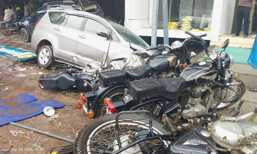 poovattuparamb accident 987987 poovattuparamb accident 987987