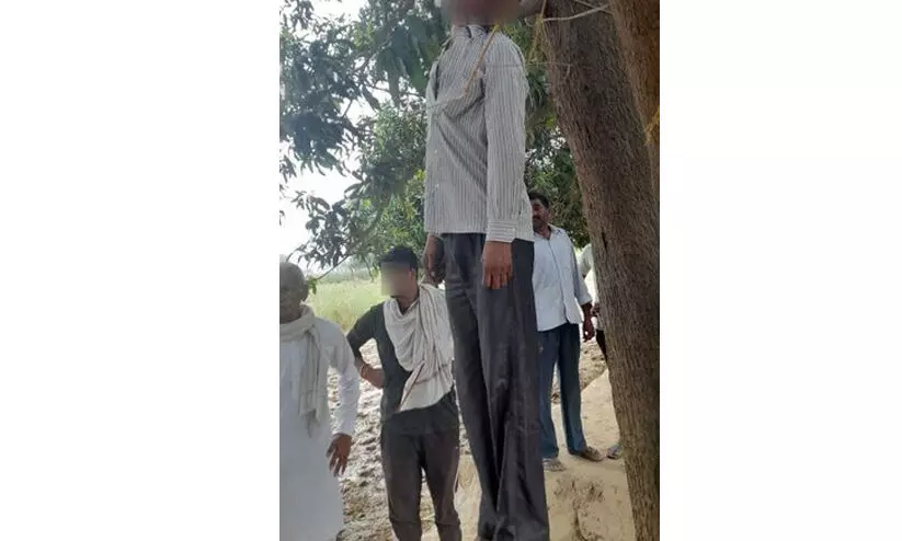 യു.പിയിൽ രണ്ടു യുവാക്കൾ മരത്തിൽ തൂങ്ങി മരിച്ച നിലയിൽ; പൊലീസ് മർദിച്ചതായി ബന്ധുക്കൾ യു.പിയിൽ രണ്ടു യുവാക്കൾ മരത്തിൽ തൂങ്ങി മരിച്ച നിലയിൽ; പൊലീസ് മർദിച്ചതായി ബന്ധുക്കൾ